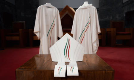 Vêtements des prêtres et des évêques pour les JMJ Lisbonne 2023 ©JMJ Lisbonne 2023