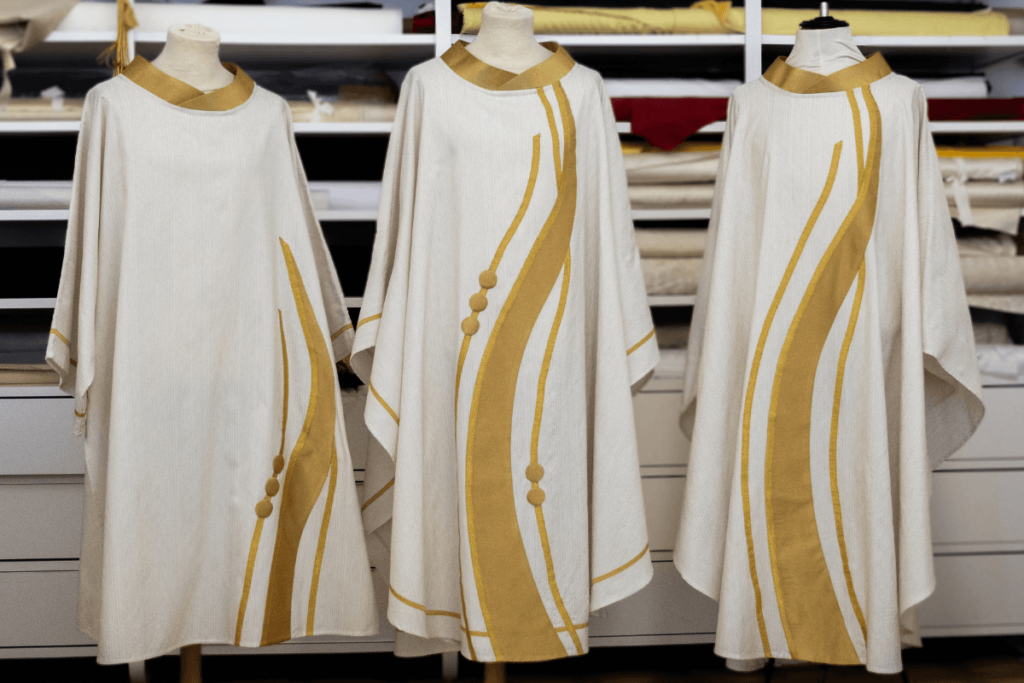 Vêtements de Mgr Manuel Clemente ©Elsa Vitorino / JMJ Lisbonne 2023