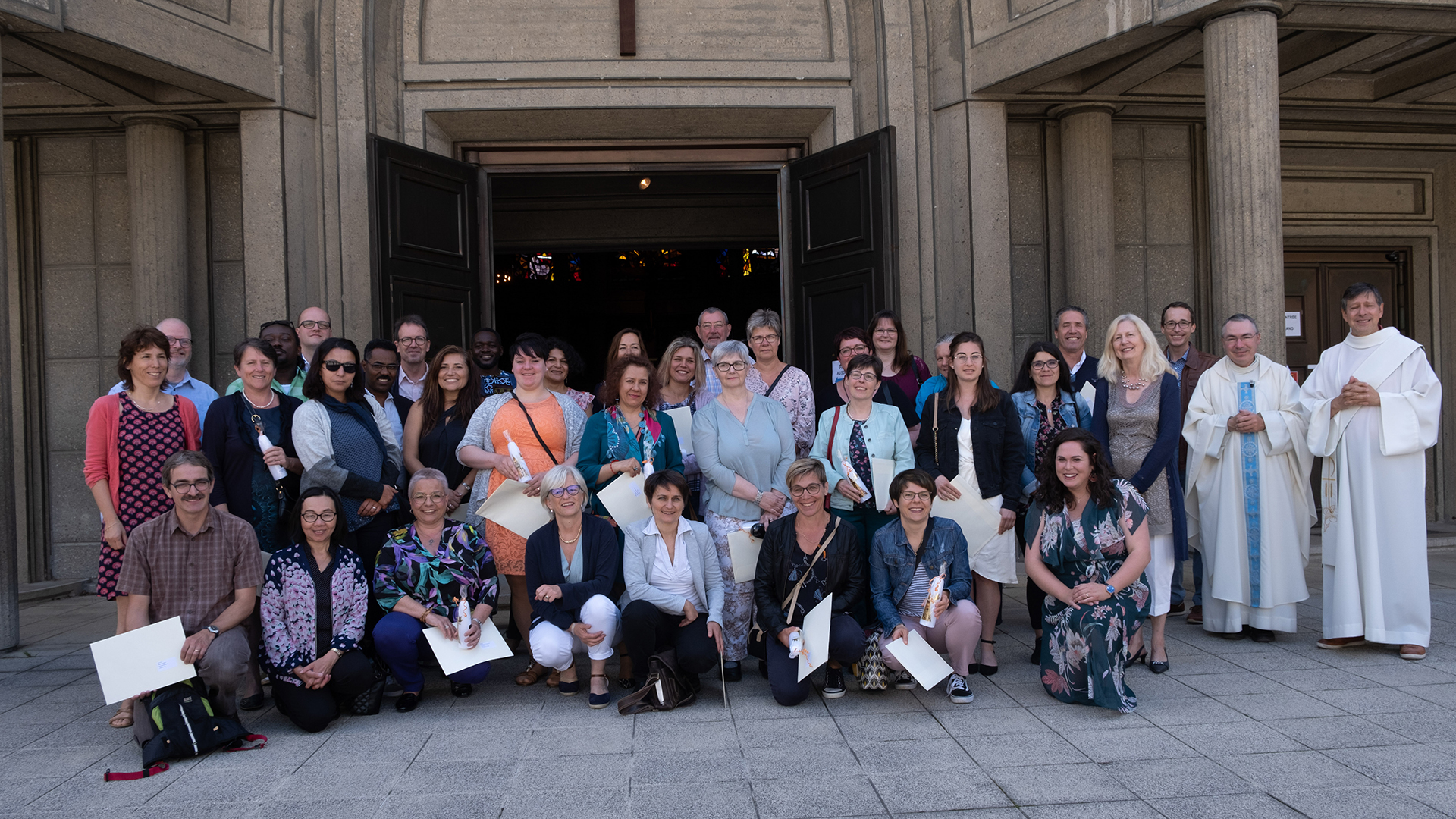 Les participants au parcours Galilée XI lors de la remise de l'attestation, église du Christ-Roi, Fribourg